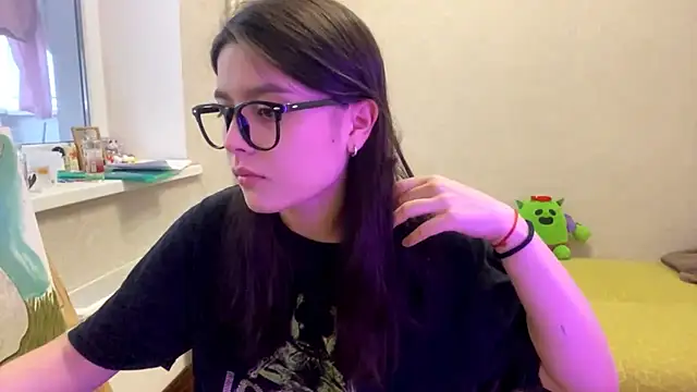 Snapshot of SaintMari chatting on June 6, 2026, 12:10 pm SaintMari online show from June 6, 2026, 12:10 pm