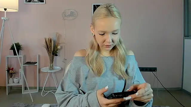 LatrinaNivala online show from January 17, 2026, 12:20 pm