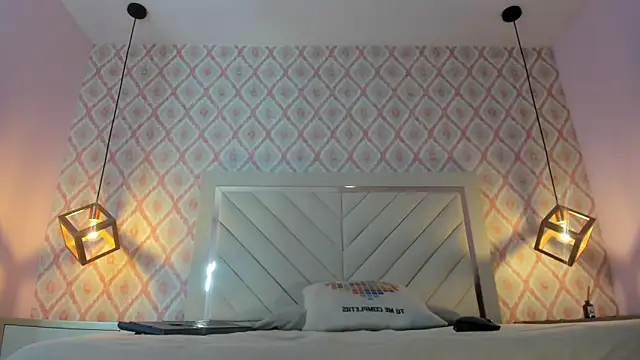 Snapshot of HANA_RUSSO chatting on April 14, 2026, 12:32 pm HANA RUSSO online show from April 14, 2026, 12:32 pm