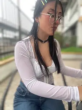 StrawberryPink  online show from February 24, 2026, 11:44 am