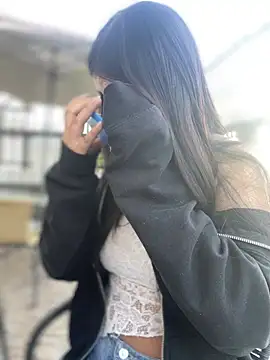 StrawberryPink  online show from February 10, 2026, 12:26 pm