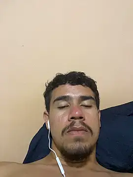 Snapshot of reipromiscuo01 chatting on February 19, 2026, 1:35 am reipromiscuo01 online show from February 19, 2026, 1:35 am