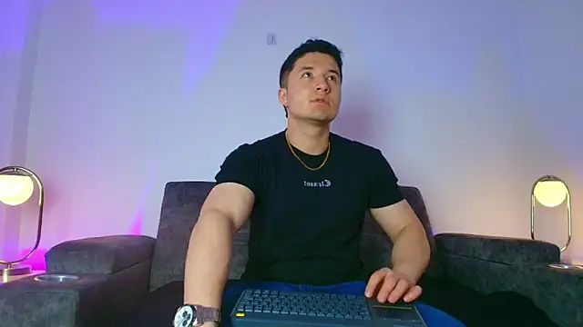 Alexander Connor online show from April 24, 2026, 12:07 pm