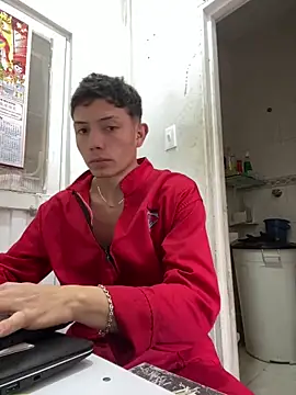 Snapshot of santiObrero chatting on February 4, 2026, 4:35 pm santiObrero online show from February 4, 2026, 4:35 pm