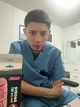santiObrero online show from August 9, 2026, 3:23 am