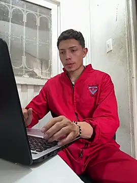 santiObrero online show from May 1, 2026, 3:28 pm