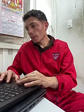 santiObrero online show from February 9, 2026, 7:34 pm