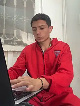 santiObrero online show from April 28, 2026, 3:38 pm