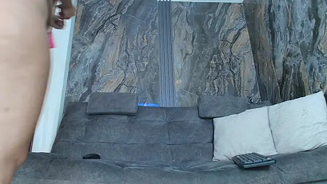 Snapshot of Adynrousse chatting on March 10, 2026, 1:26 pm Adynrousse online show from March 10, 2026, 1:26 pm