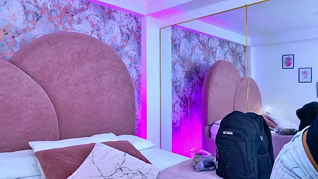 Snapshot of Cloeh_Moon chatting on February 4, 2026, 7:53 pm Cloeh Moon online show from February 4, 2026, 7:53 pm