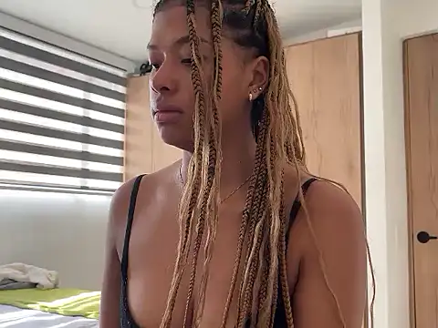 Sofhii online show from February 4, 2026, 1:39 pm