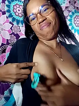 Snapshot of Yandris_1212 chatting on March 10, 2026, 12:03 am Yandris 1212 online show from March 10, 2026, 12:03 am