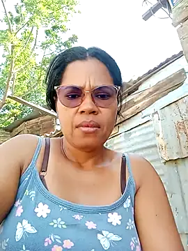 Snapshot of Yandris_1212 chatting on February 15, 2026, 2:05 pm Yandris 1212 online show from February 15, 2026, 2:05 pm