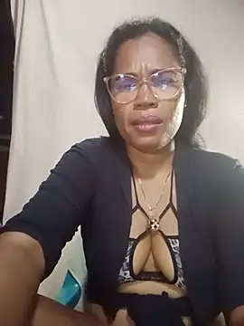 Snapshot of Yandris_1212 chatting on July 13, 2026, 2:00 am Yandris 1212 online show from July 13, 2026, 2:00 am