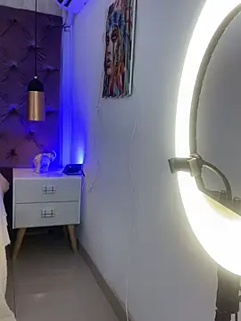 Snapshot of Auri__ chatting on February 10, 2026, 7:35 pm Auri online show from February 10, 2026, 7:35 pm