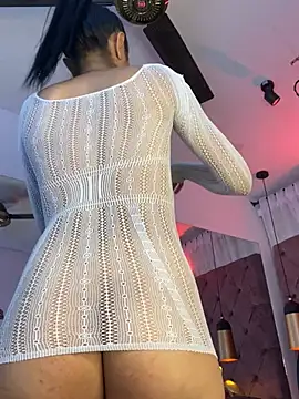 Snapshot of Auri__ chatting on July 10, 2026, 7:36 pm Auri online show from July 10, 2026, 7:36 pm