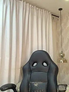 Snapshot of Auri__ chatting on June 26, 2026, 7:31 pm Auri online show from June 26, 2026, 7:31 pm