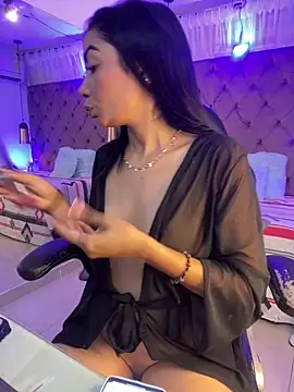 Auri   online show from April 30, 2026, 7:43 pm