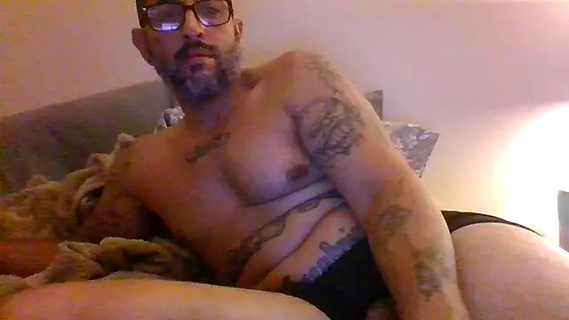 Snapshot of Tattoos77 chatting on May 28, 2026, 5:26 am Tattoos77 online show from May 28, 2026, 5:26 am