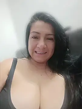 Snapshot of Katysaez chatting on June 5, 2026, 4:17 am Katysaez online show from June 5, 2026, 4:17 am