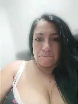 Snapshot of Katysaez chatting on June 2, 2026, 4:34 am Katysaez online show from June 2, 2026, 4:34 am