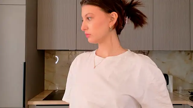 LouiseChavez online show from February 5, 2026, 5:25 am