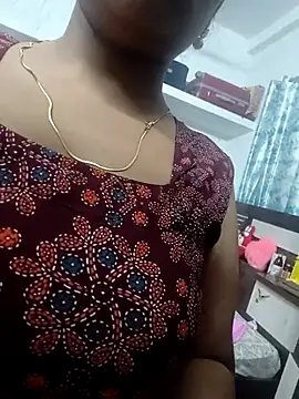 Hot-Tinaa online show from April 12, 2026, 4:32 pm