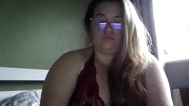 Snapshot of QueenCurvy_Charley28 chatting on June 22, 2026, 7:44 pm QueenCurvy Charley28 online show from June 22, 2026, 7:44 pm