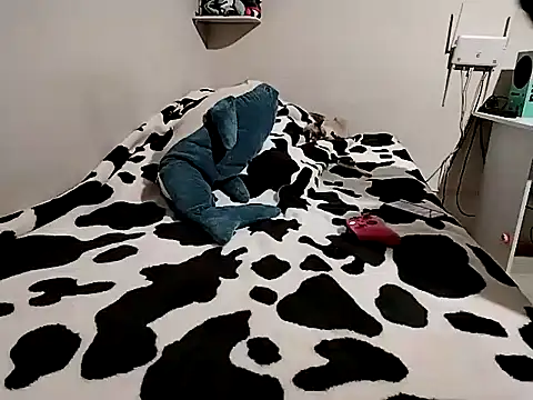 Snapshot of AkitaPolxn chatting on February 15, 2026, 8:46 am AkitaPolxn online show from February 15, 2026, 8:46 am