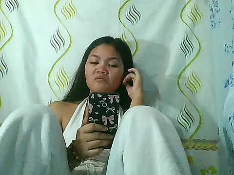 PinaySkinnyJust18 online show from April 24, 2026, 1:29 am