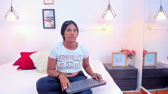 Snapshot of annarosse_ chatting on June 17, 2026, 12:04 pm annarosse online show from June 17, 2026, 12:04 pm