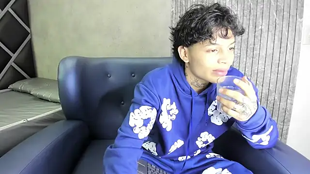 Snapshot of Dogan_Renzo0 chatting on February 14, 2026, 8:31 pm Dogan Renzo0 online show from February 14, 2026, 8:31 pm