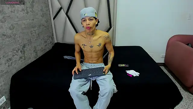 Snapshot of Dogan_Renzo0 chatting on March 13, 2026, 1:38 pm Dogan Renzo0 online show from March 13, 2026, 1:38 pm