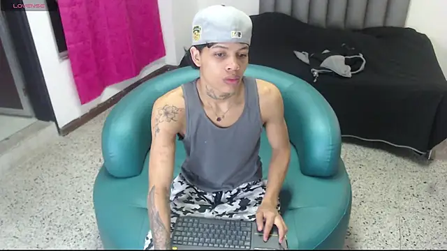 Snapshot of Dogan_Renzo0 chatting on March 10, 2026, 11:36 am Dogan Renzo0 online show from March 10, 2026, 11:36 am