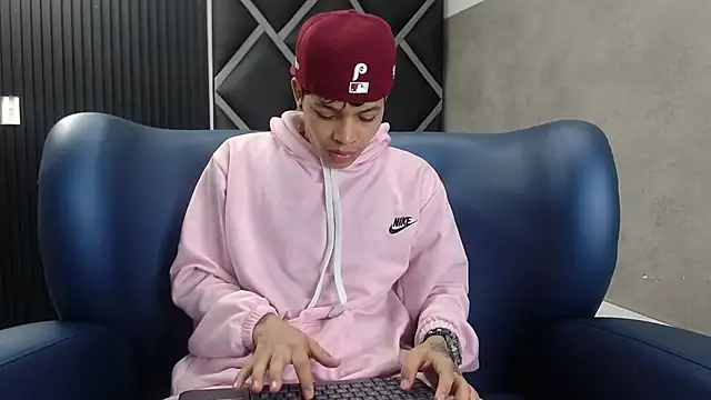 Dogan Renzo0 online show from February 2, 2026, 7:24 pm