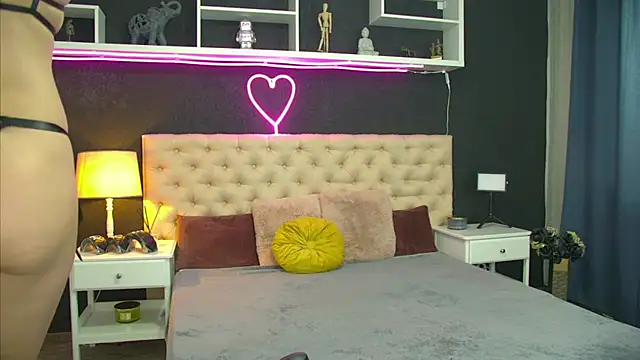 TaniaKaverina online show from April 24, 2026, 6:04 am