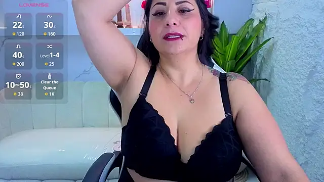 Snapshot of angele_roux_tp chatting on June 17, 2026, 1:32 pm angele roux tp online show from June 17, 2026, 1:32 pm
