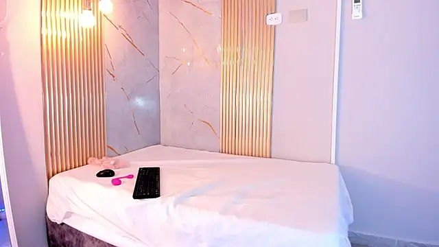 LuciaCute1 online show from February 1, 2026, 12:25 pm