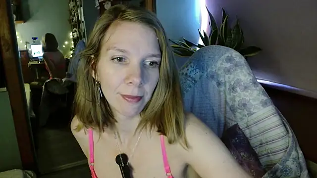 Daisy Lovely online show from April 24, 2026, 5:53 am