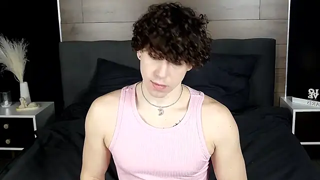 Snapshot of TylerGibson chatting on February 14, 2026, 6:35 am TylerGibson online show from February 14, 2026, 6:35 am