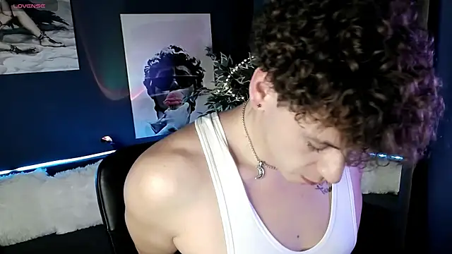 Snapshot of TylerGibson chatting on June 24, 2026, 1:37 am TylerGibson online show from June 24, 2026, 1:37 am