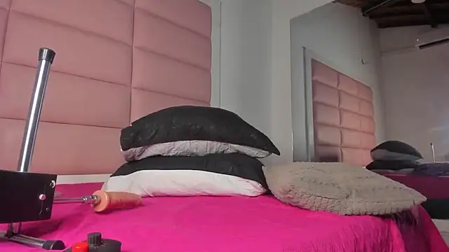 Catalinna 03 online show from March 6, 2026, 12:44 pm