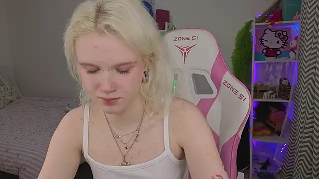 Mia WaterFall online show from April 27, 2026, 3:26 am