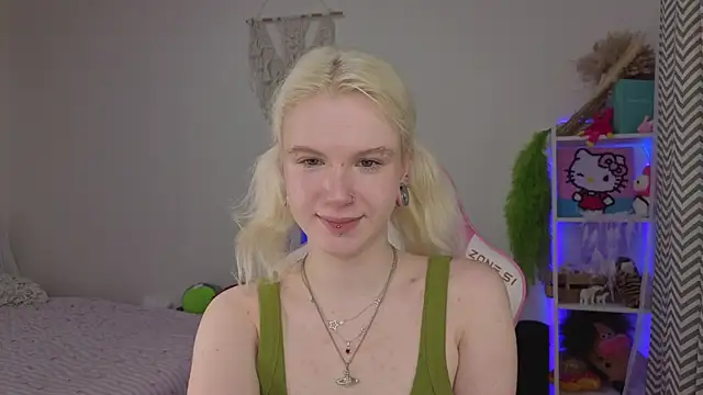 Mia WaterFall online show from April 22, 2026, 3:13 am