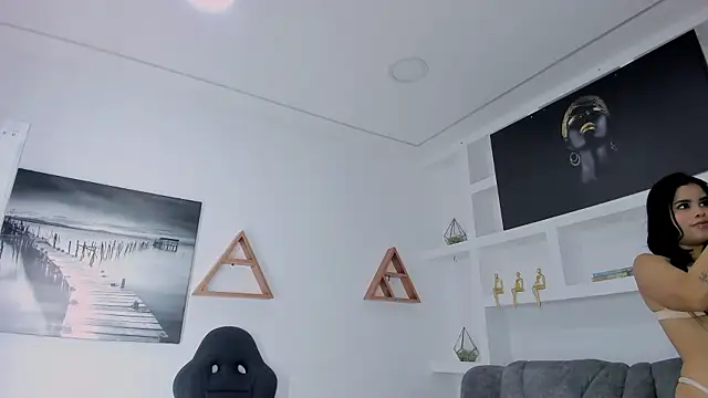 LunaVera21 online show from February 3, 2026, 12:43 pm