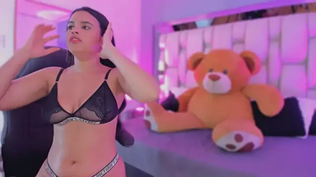 LunaVera21 online show from February 4, 2026, 10:16 pm