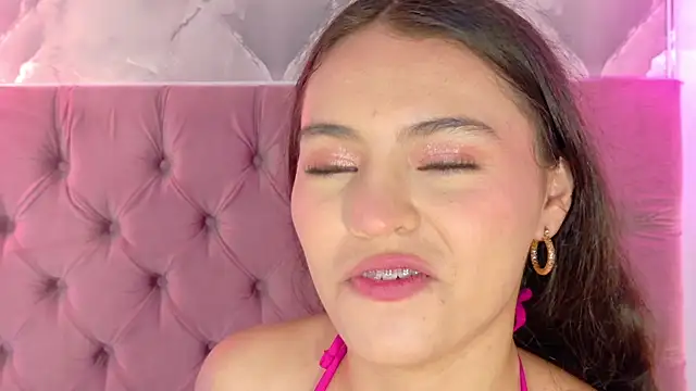 Snapshot of Gabby-Sweet chatting on June 27, 2026, 12:22 pm Gabby-Sweet online show from June 27, 2026, 12:22 pm