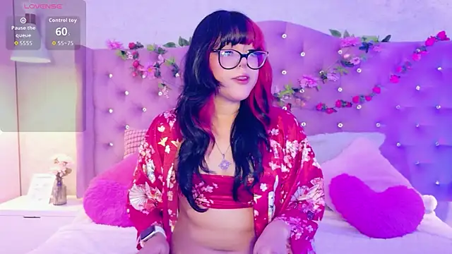 Snapshot of EllieNeptune_ chatting on June 10, 2026, 4:35 am EllieNeptune online show from June 10, 2026, 4:35 am