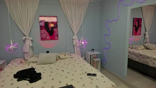 naomi campell online show from February 9, 2026, 7:23 pm