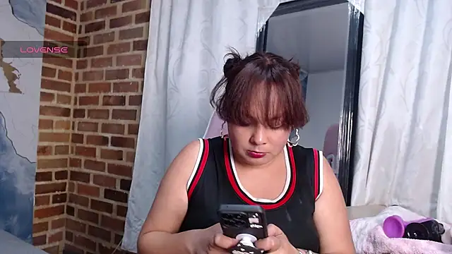 Snapshot of HannaRose- chatting on March 13, 2026, 4:06 am HannaRose- online show from March 13, 2026, 4:06 am